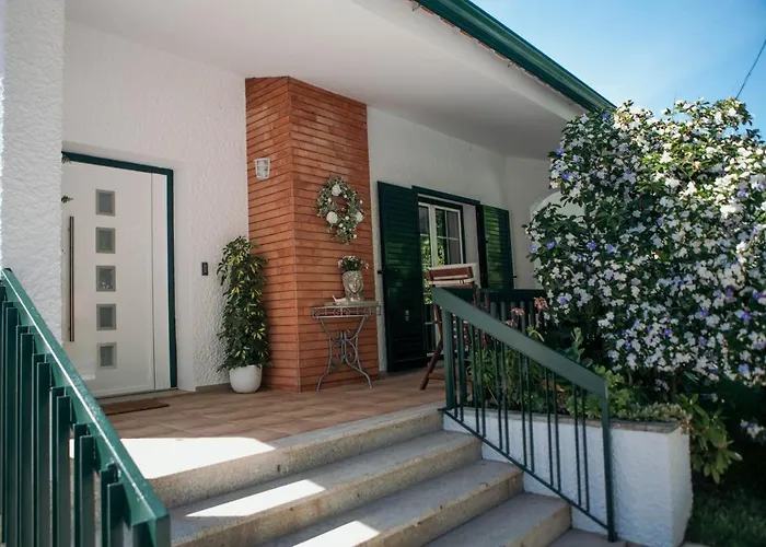 Фото Flowers & Faces Guesthouse Понте-де-Лима