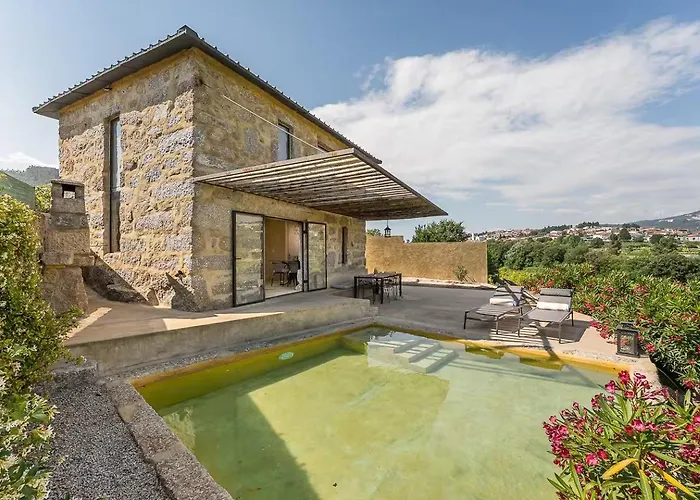 foto di Romantic Lemon Grove Cottage With Private Pool - Oporto Lemon Farm, Near Porto Valpedre